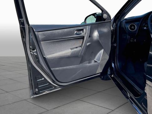 Used 2018 Toyota Corolla LE image 20