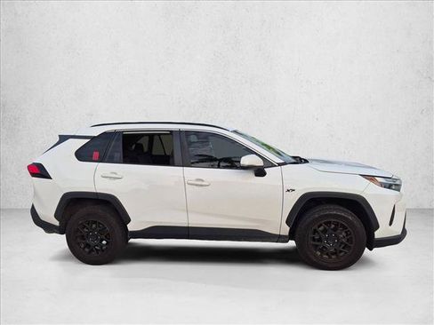 Used 2022 Toyota RAV4 XLE FWD image 4