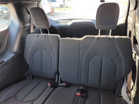 Used 2018 Chrysler Pacifica Touring Plus w/ S Appearance Package image 11