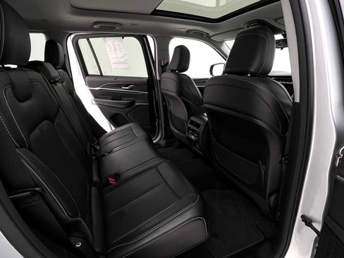 Used 2023 Jeep Grand Cherokee Limited w/ Luxury Tech Group II image 14