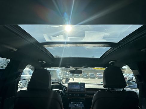 Used 2023 Lincoln Nautilus Reserve w/ Equipment Group 201A image 17