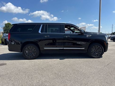 Used 2026 GMC Yukon XL Denali w/ Denali Reserve Package AWD/4WD image 8