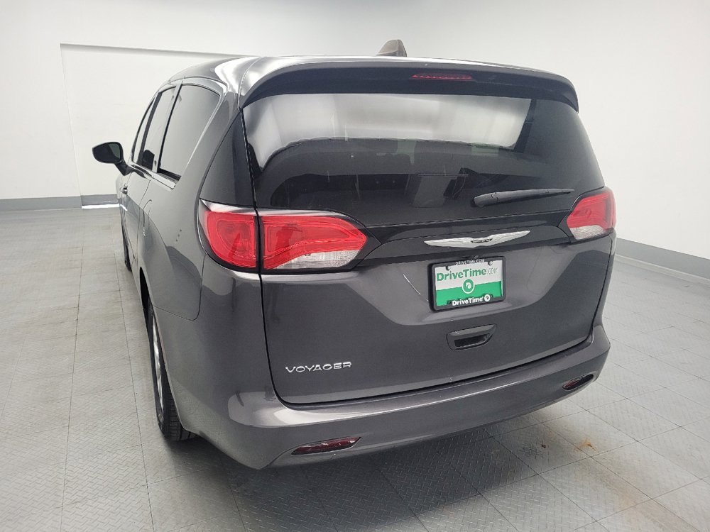 Used 2022 Chrysler Voyager LX FWD image 6