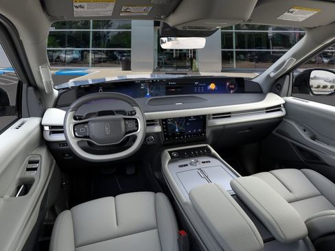 New 2026 Lincoln Navigator L Premier AWD/4WD image 9