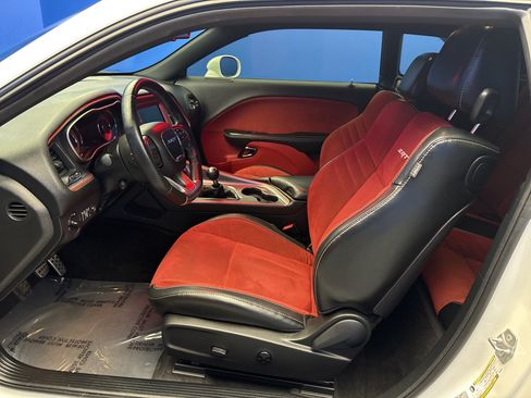 Used 2016 Dodge Challenger SRT Hellcat RWD image 12