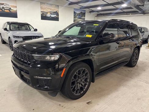 Used 2023 Jeep Grand Cherokee L Summit AWD/4WD image 3
