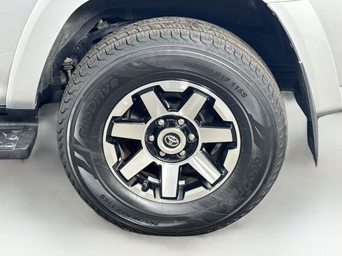 Certified 2022 Toyota 4Runner TRD Off-Road Premium AWD/4WD image 9