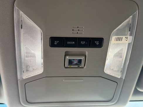 Used 2025 Toyota RAV4 LE AWD/4WD image 19