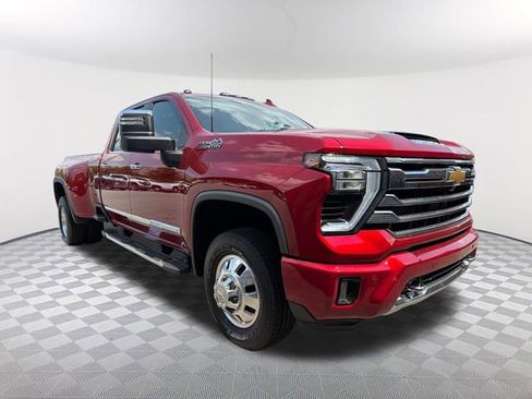 Used 2024 Chevrolet Silverado 3500 High Country w/ Technology Package AWD/4WD image 3