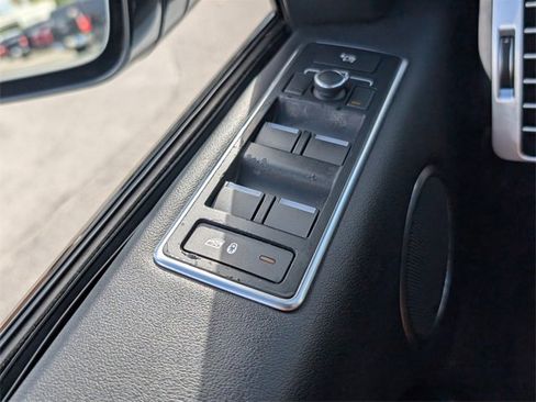 Used 2016 Land Rover Range Rover HSE image 36