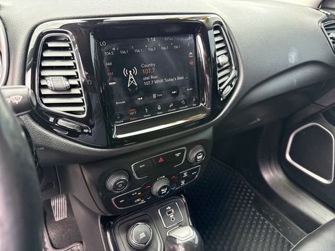Used 2018 Jeep Compass Latitude w/ Popular Equipment Group AWD/4WD image 19
