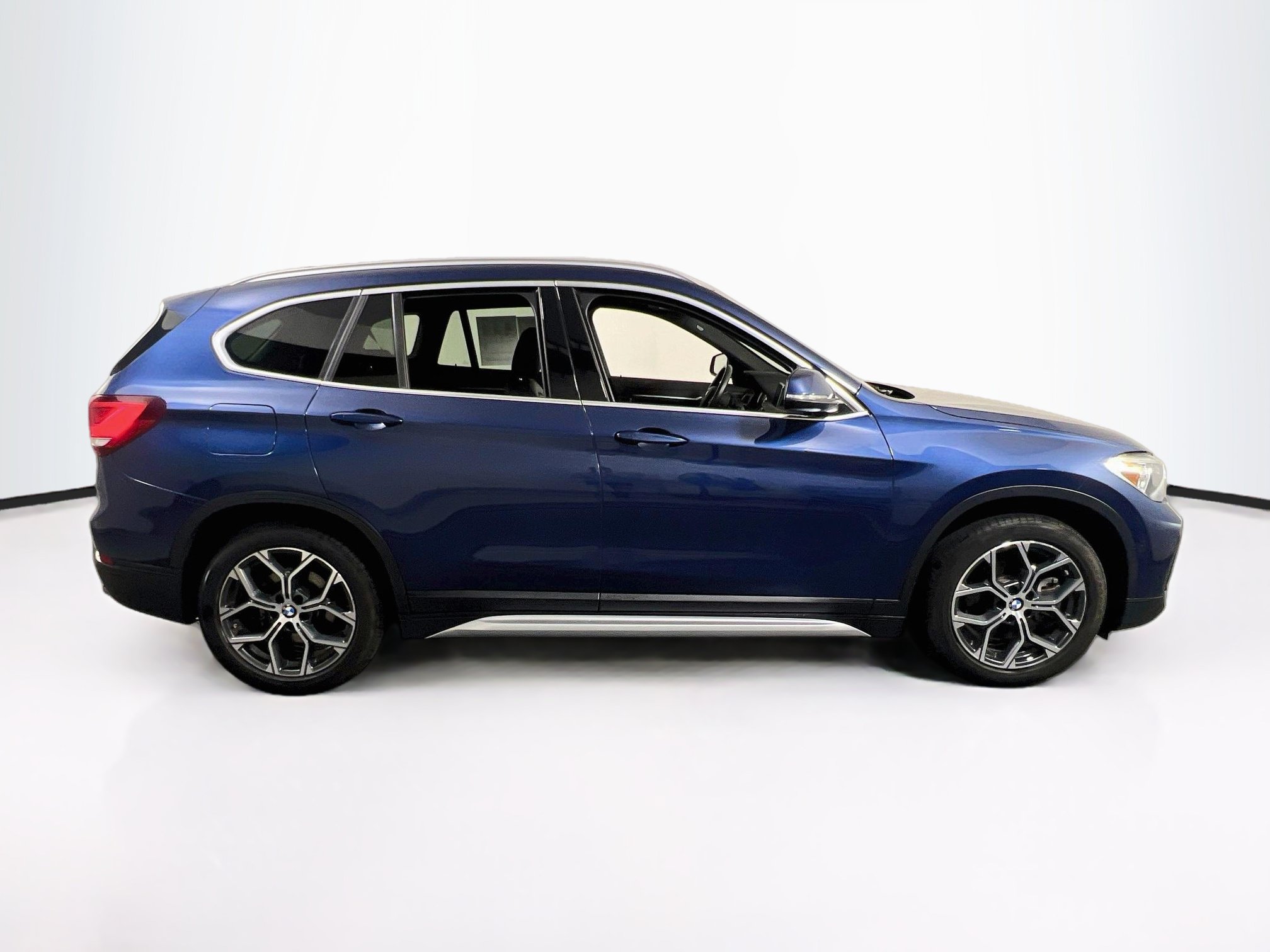 Used 2021 BMW X1 xDrive28i w/ Premium Package AWD/4WD image 4