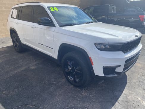 Used 2024 Jeep Grand Cherokee L Limited w/ Black Appearance Package AWD/4WD image 5