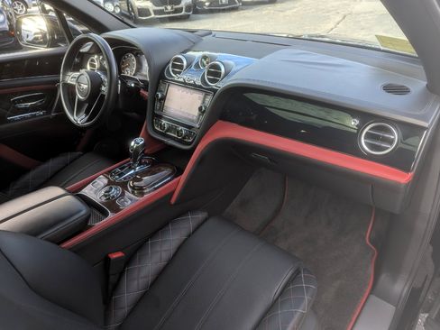 Used 2018 Bentley Bentayga Mulliner image 36