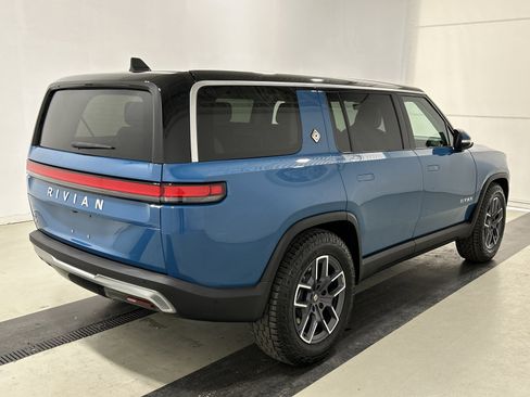 Used 2023 Rivian R1S Adventure AWD/4WD image 5