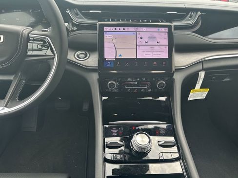 Used 2023 Jeep Grand Cherokee Overland w/ Luxury Tech Group IV image 19