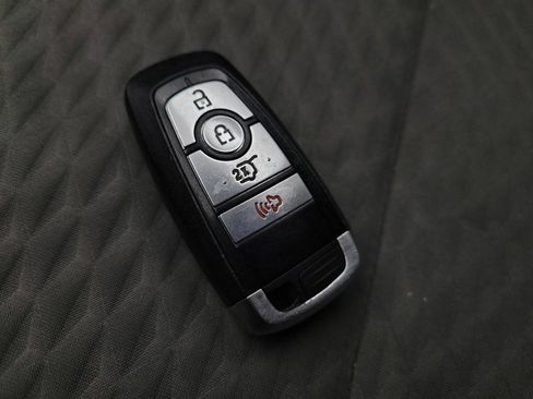 Used 2022 Ford Escape SE w/ SE Sport Appearance Package image 32