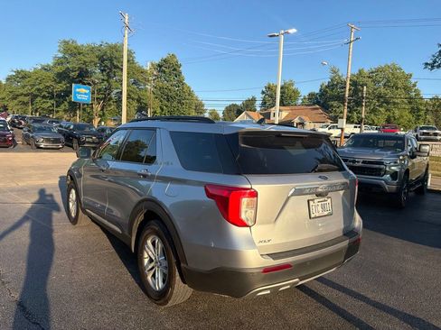 Used 2022 Ford Explorer XLT w/ Equipment Group 202A AWD/4WD image 4