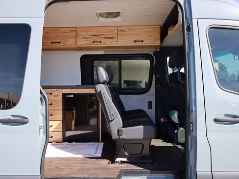 Used 2022 Mercedes-Benz Sprinter 2500 image 20