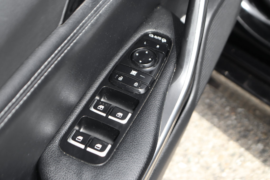 Used 2023 Kia Stinger GT-Line w/ Sun & Sound Package RWD image 16