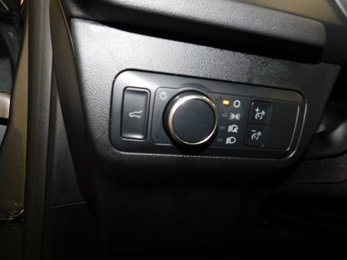 Used 2022 Ford Escape SE w/ SE Sport Appearance Package image 21