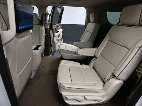 Used 2024 GMC Yukon XL Denali w/ Advanced Technology Package AWD/4WD image 45