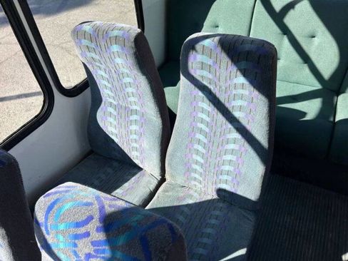 Used 2006 Ford E-350 and Econoline 350 Super Duty image 47