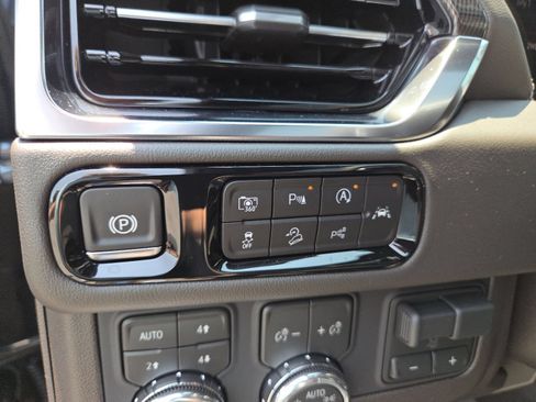 New 2026 GMC Yukon XL Elevation w/ Elevation Premium Package AWD/4WD image 14
