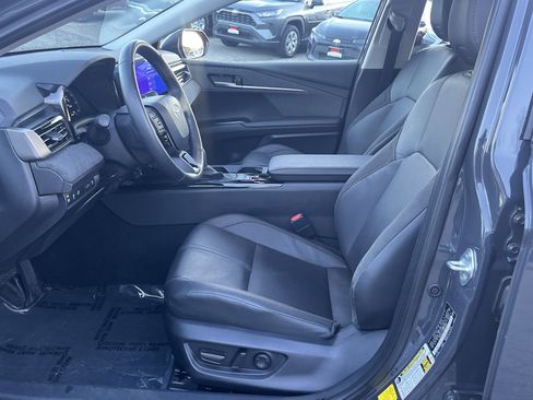 Used 2025 Toyota Camry XLE image 17