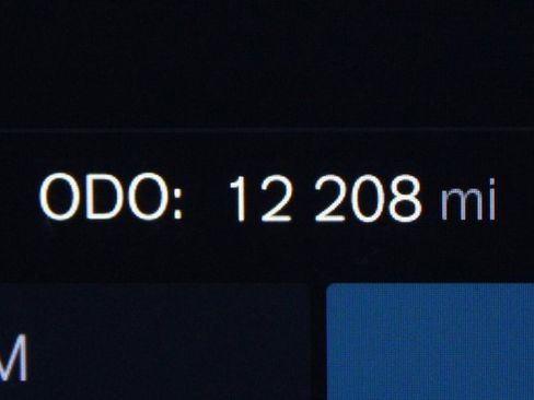 Used 2025 Volvo XC40 B5 Plus image 25