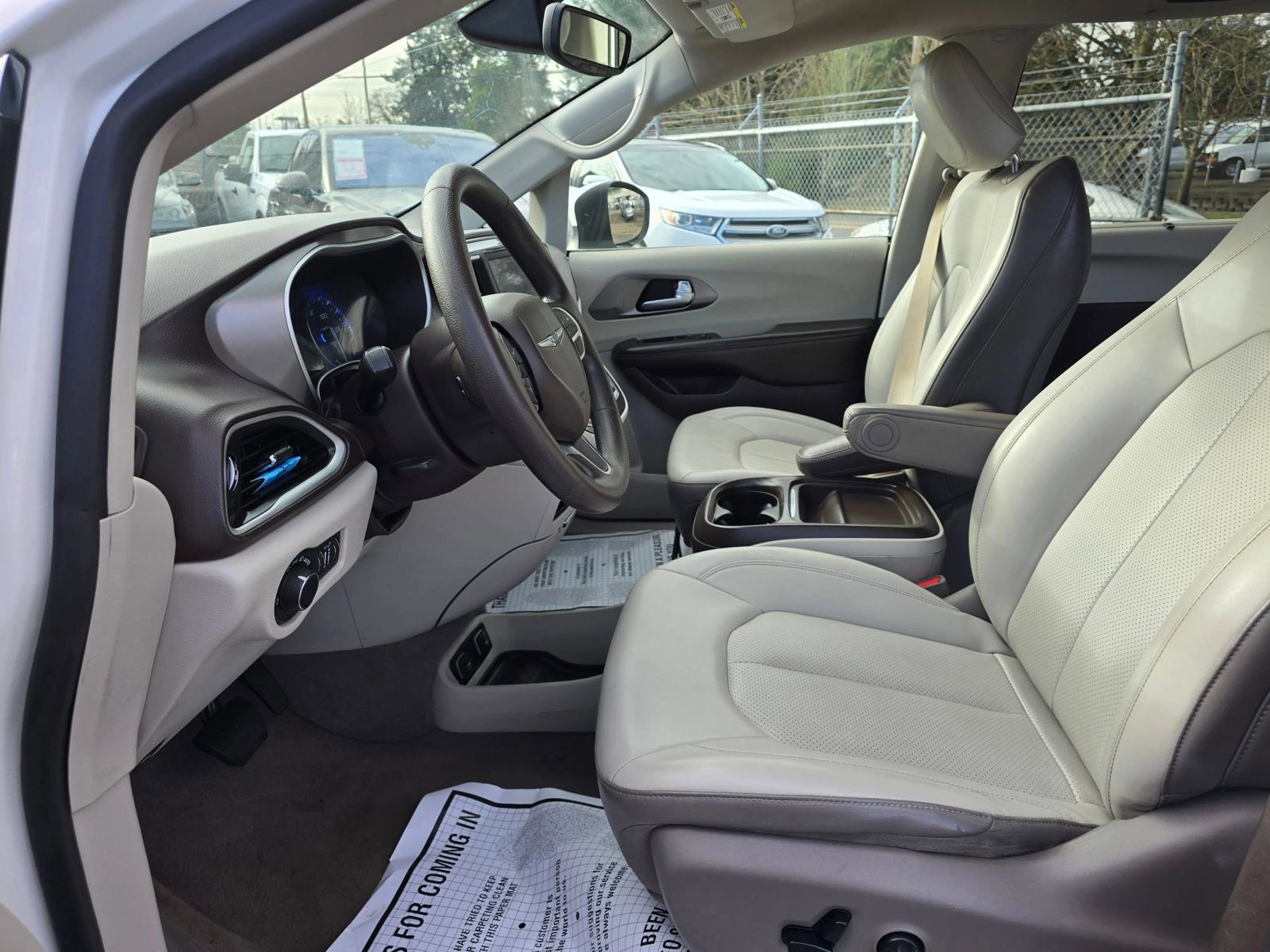 Used 2021 Chrysler Voyager Lxi FWD image 21