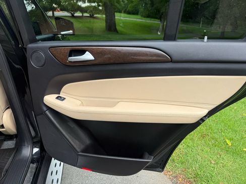 Used 2019 Mercedes-Benz GLS 450 4MATIC image 39
