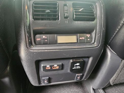Used 2020 Nissan Pathfinder SL AWD/4WD image 26