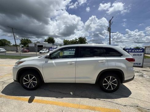 Used 2017 Toyota Highlander XLE FWD image 13