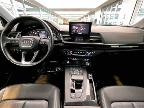 Used 2019 Audi Q5 Premium w/ Convenience Package image 17
