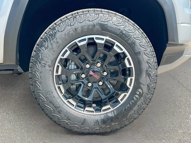 New 2026 GMC Canyon AT4 w/ Technology Plus Package AWD/4WD image 19