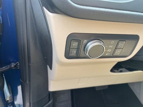Used 2022 Ford Escape SE w/ Convenience Package FWD image 19