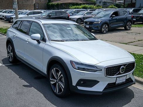 New 2026 Volvo V60 B5 Cross Country Plus w/ Climate Package AWD/4WD image 4