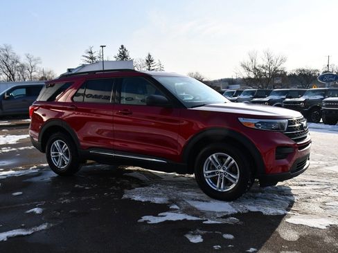 Used 2023 Ford Explorer XLT image 8