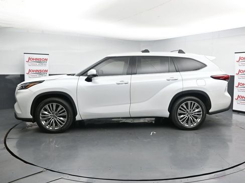 Used 2023 Toyota Highlander Platinum image 5