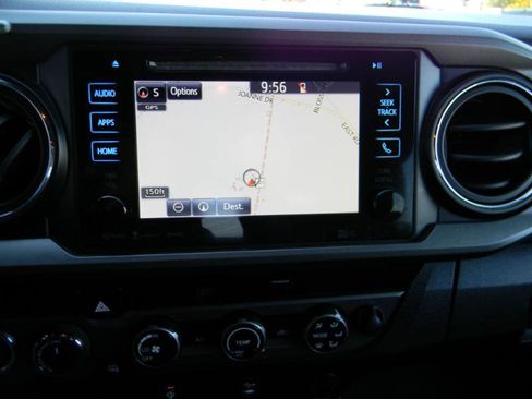 Used 2017 Toyota Tacoma TRD Off-Road image 20