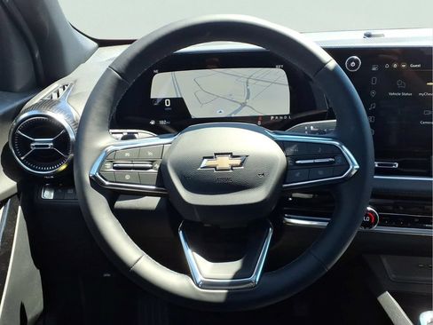 New 2026 Chevrolet Equinox LT w/ Convenience Package II FWD image 5