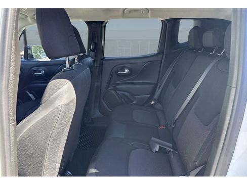 Used 2023 Jeep Renegade Latitude image 16