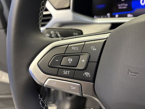 New 2026 Volkswagen Taos SE image 15