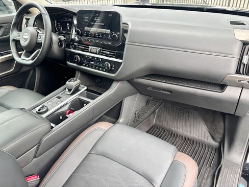 Used 2025 Nissan Pathfinder Platinum AWD/4WD image 8