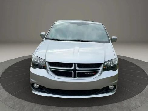 Used 2019 Dodge Grand Caravan GT FWD image 2