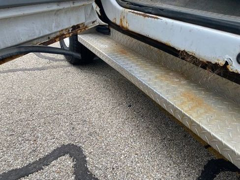 Used 2004 Ford F250 4x4 Regular Cab Super Duty image 9