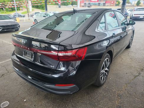 Used 2025 Volkswagen Jetta SE FWD image 8