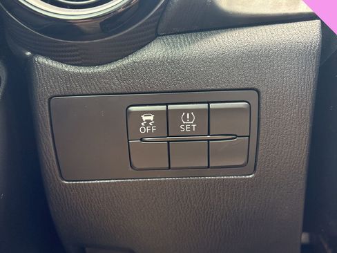 Used 2020 Toyota Yaris LE image 7