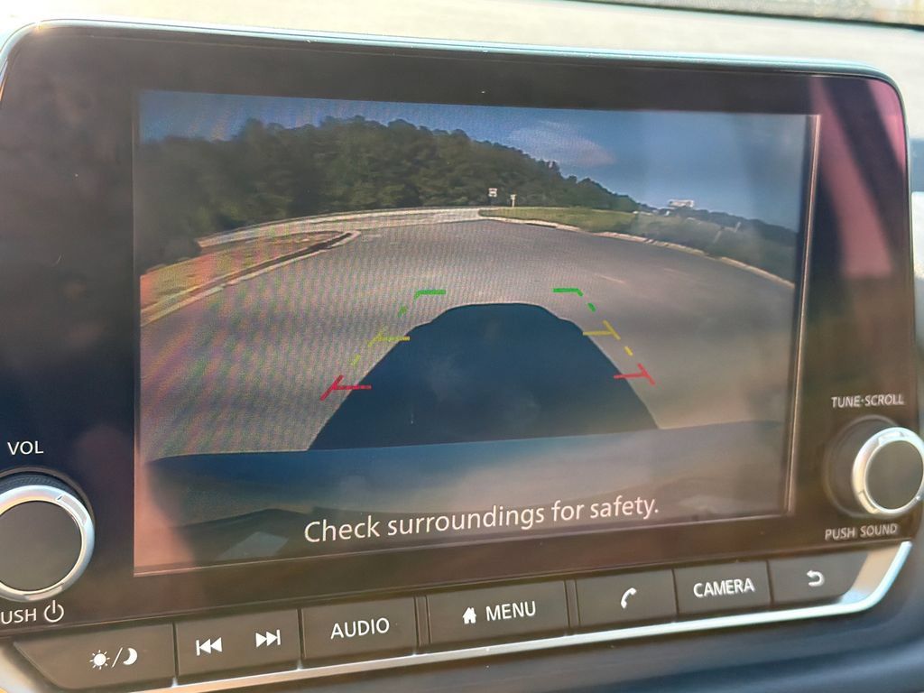 Used 2025 Nissan Rogue SV FWD image 29